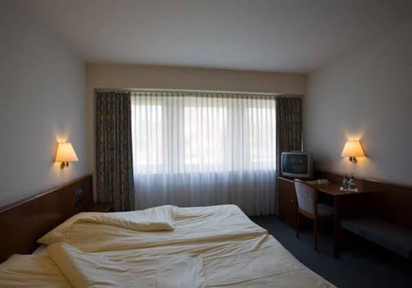 Hotel Am Roonplatz บอนน์ ภายนอก รูปภาพ