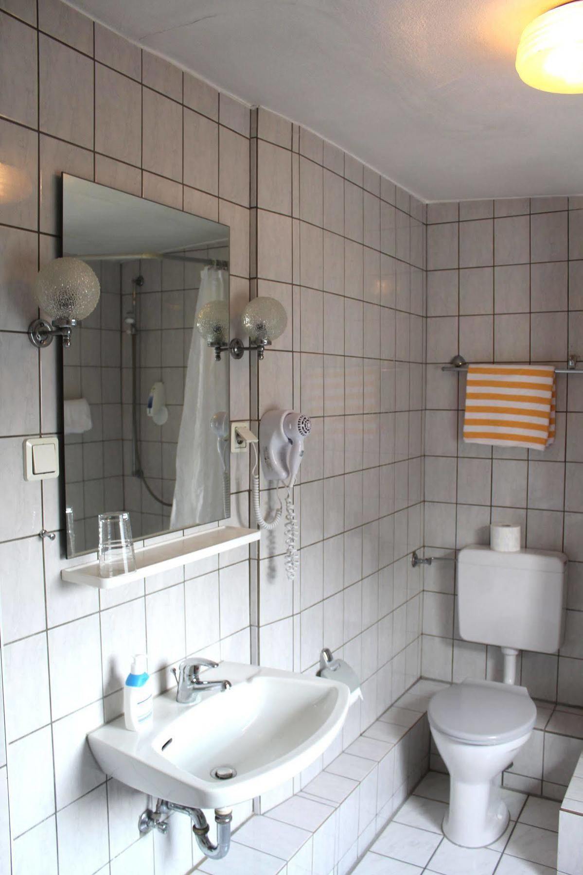 Hotel Am Roonplatz บอนน์ ภายนอก รูปภาพ