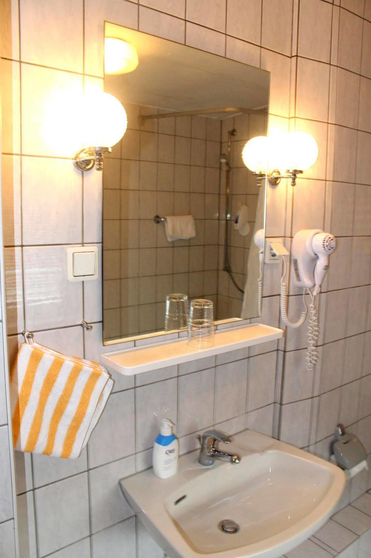 Hotel Am Roonplatz บอนน์ ภายนอก รูปภาพ