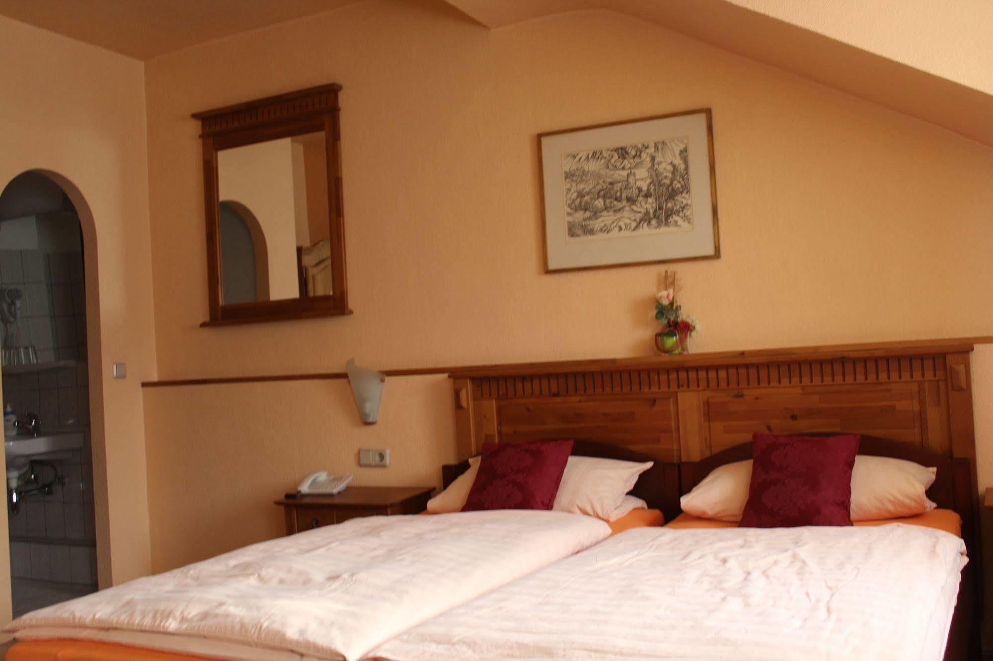 Hotel Am Roonplatz บอนน์ ภายนอก รูปภาพ