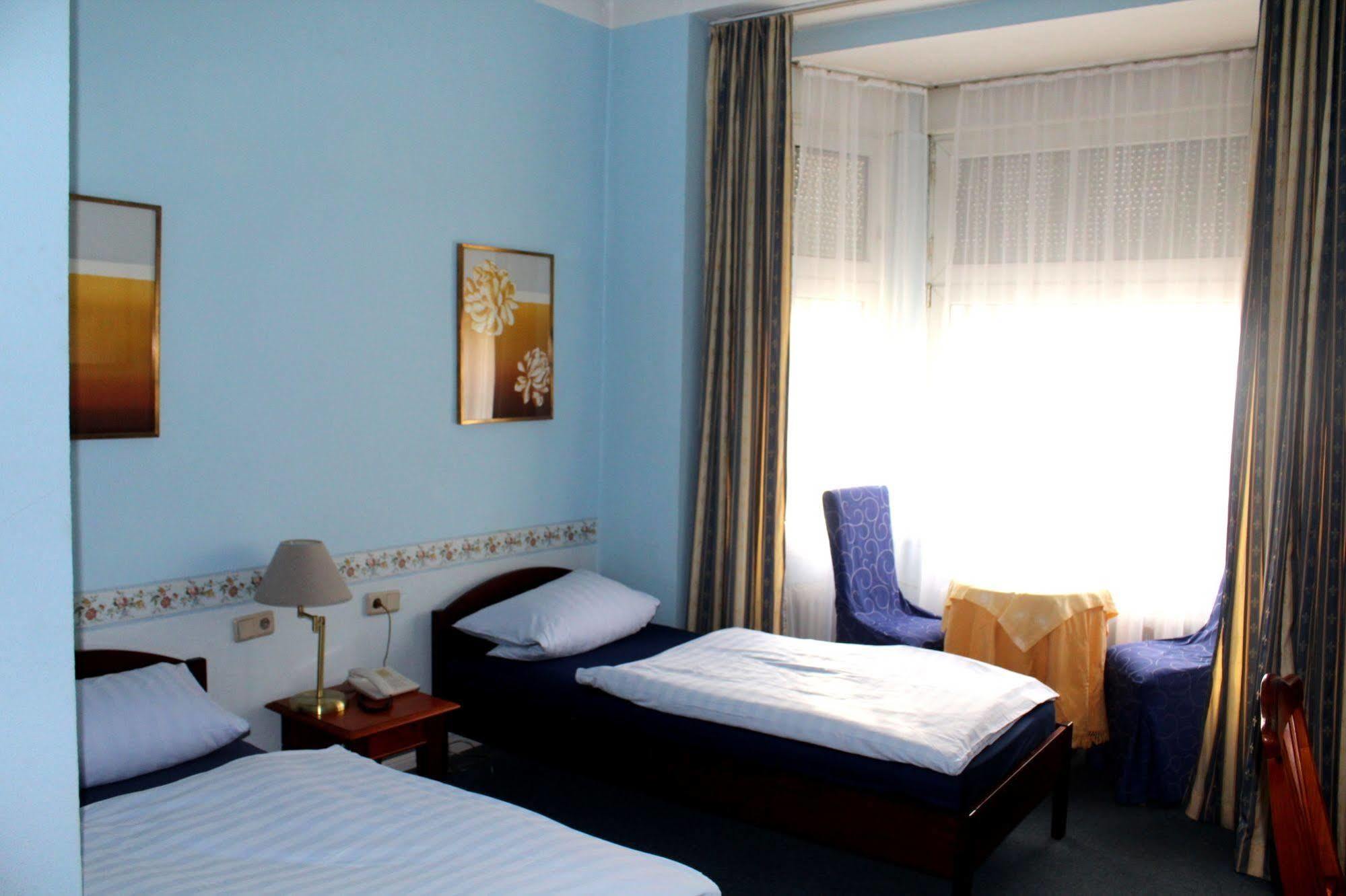 Hotel Am Roonplatz บอนน์ ภายนอก รูปภาพ