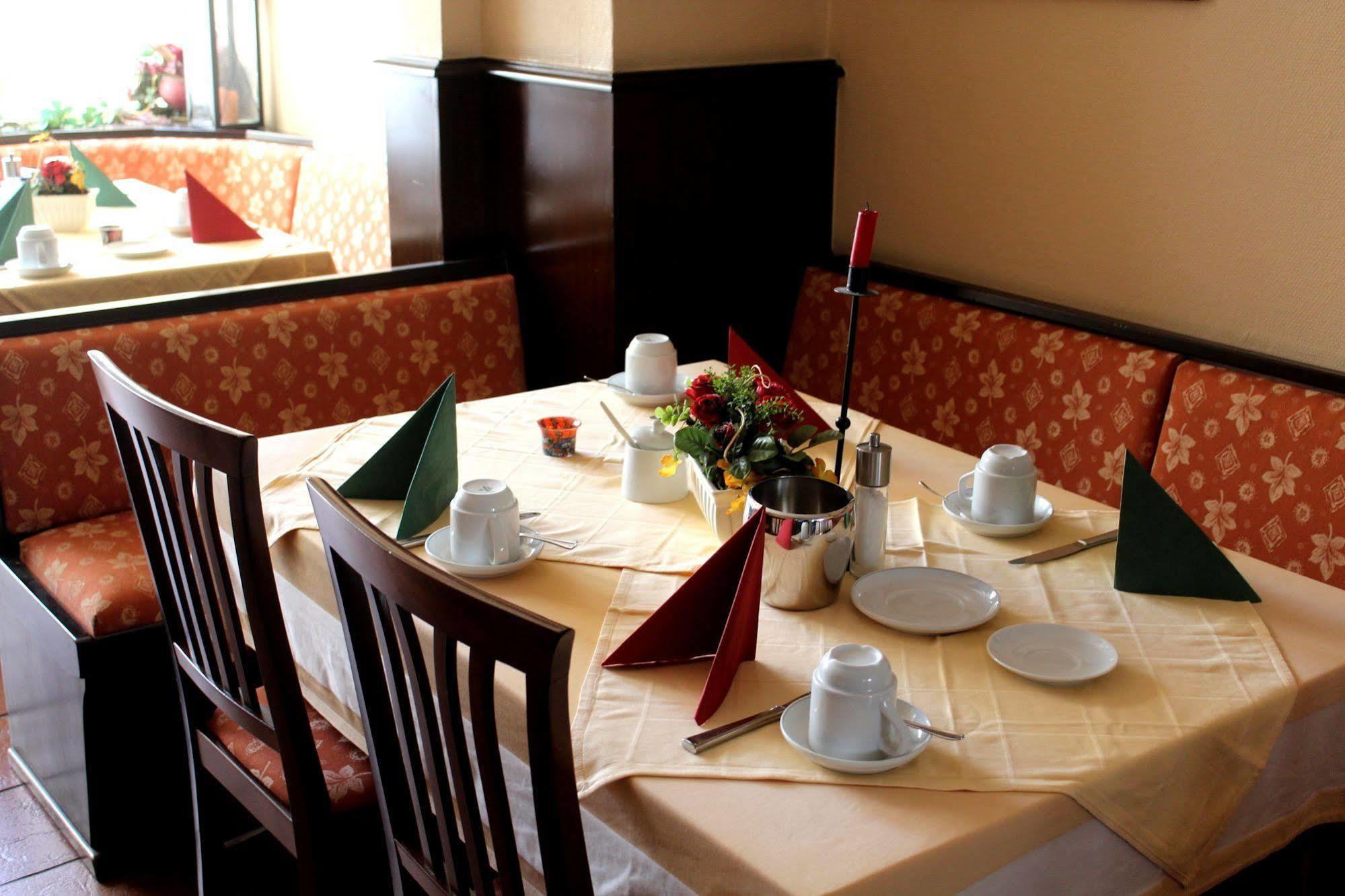 Hotel Am Roonplatz บอนน์ ภายนอก รูปภาพ