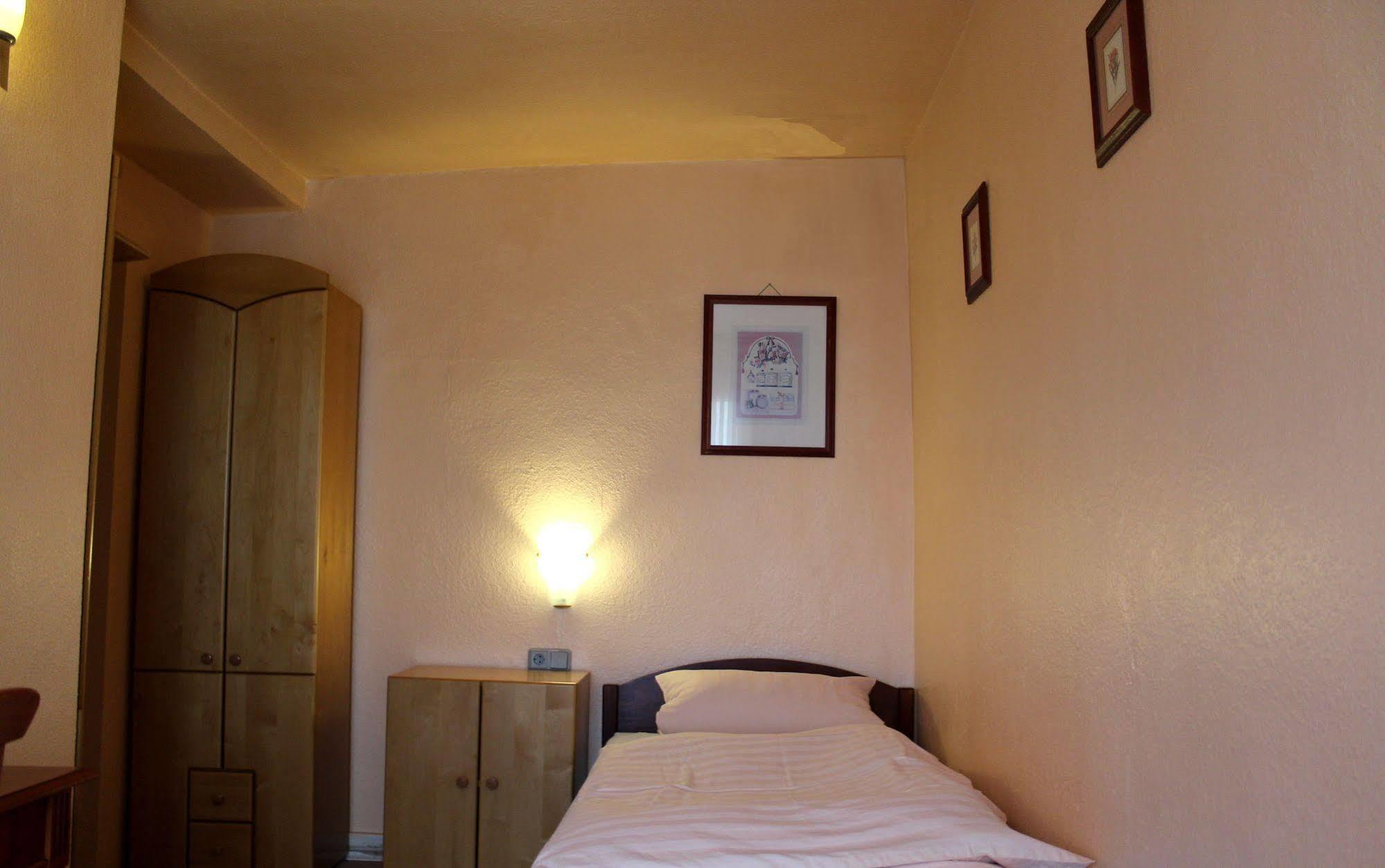 Hotel Am Roonplatz บอนน์ ภายนอก รูปภาพ